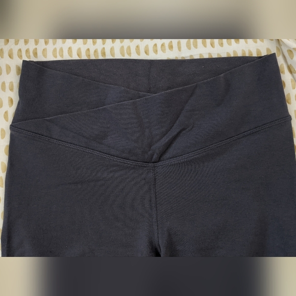 Old Navy Powerchill Highrise Leggings - Picture 3 of 4